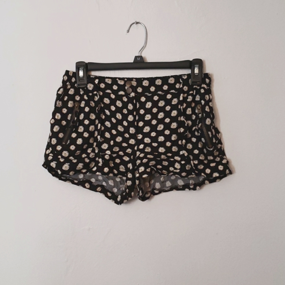 American Rag | Black Daisy Shorts | S | EUC